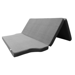 Matelas pliable pour Citroën SpaceTourer installé dans le coffre d’un Peugeot Traveller avec module bois, prêt à l’emploi.